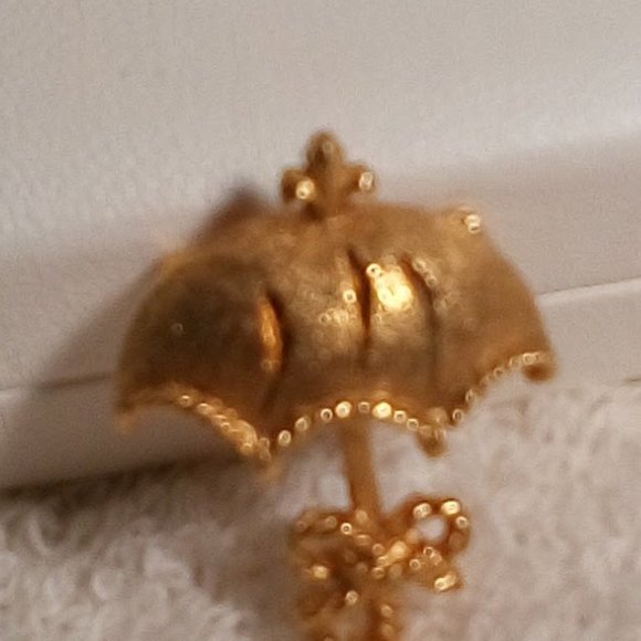 *GIFT* Vintage Detailed Gold Tone Umbrella Brooch / Pin - Picture 7 of 10